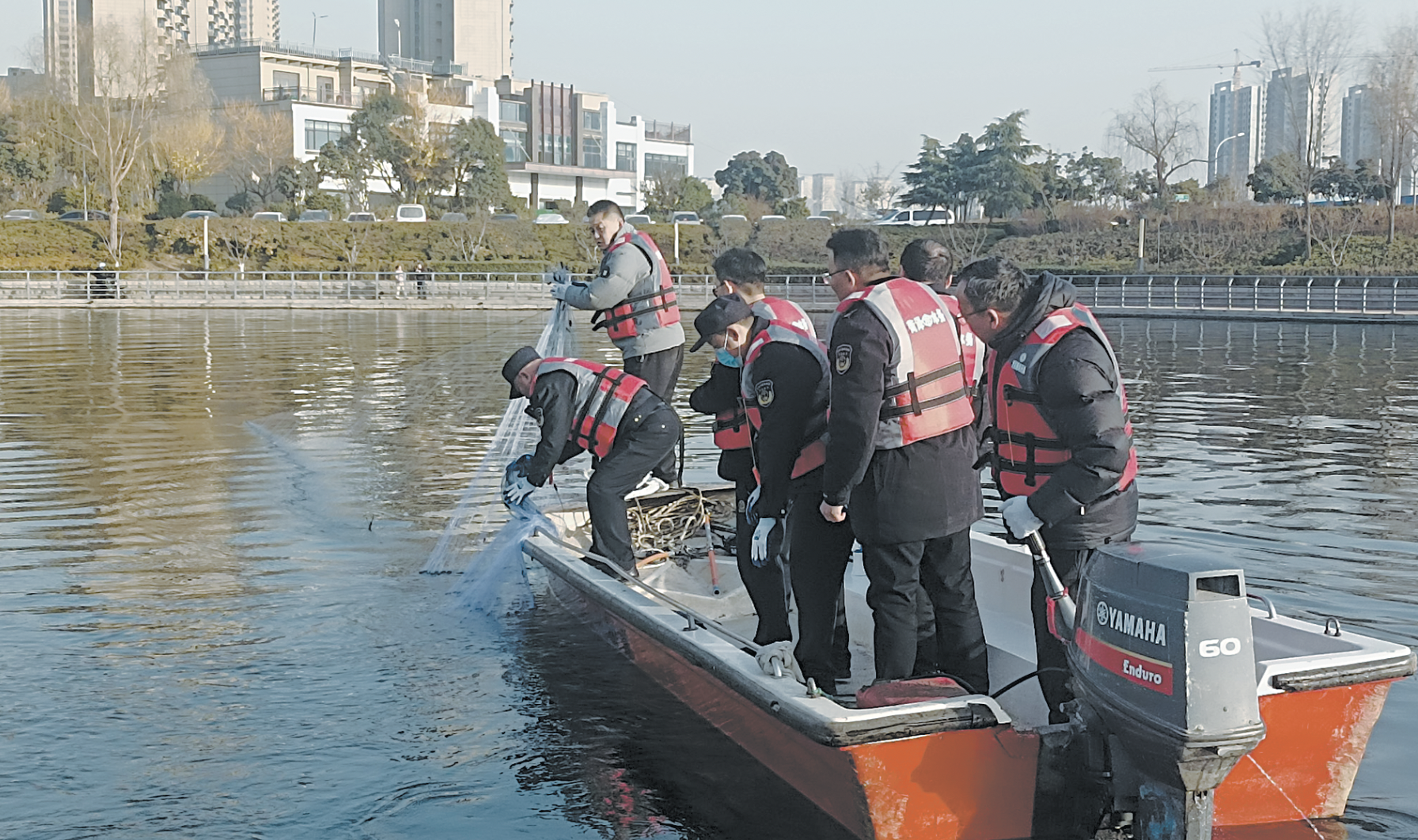 多部門聯(lián)合執(zhí)法打擊非法捕撈