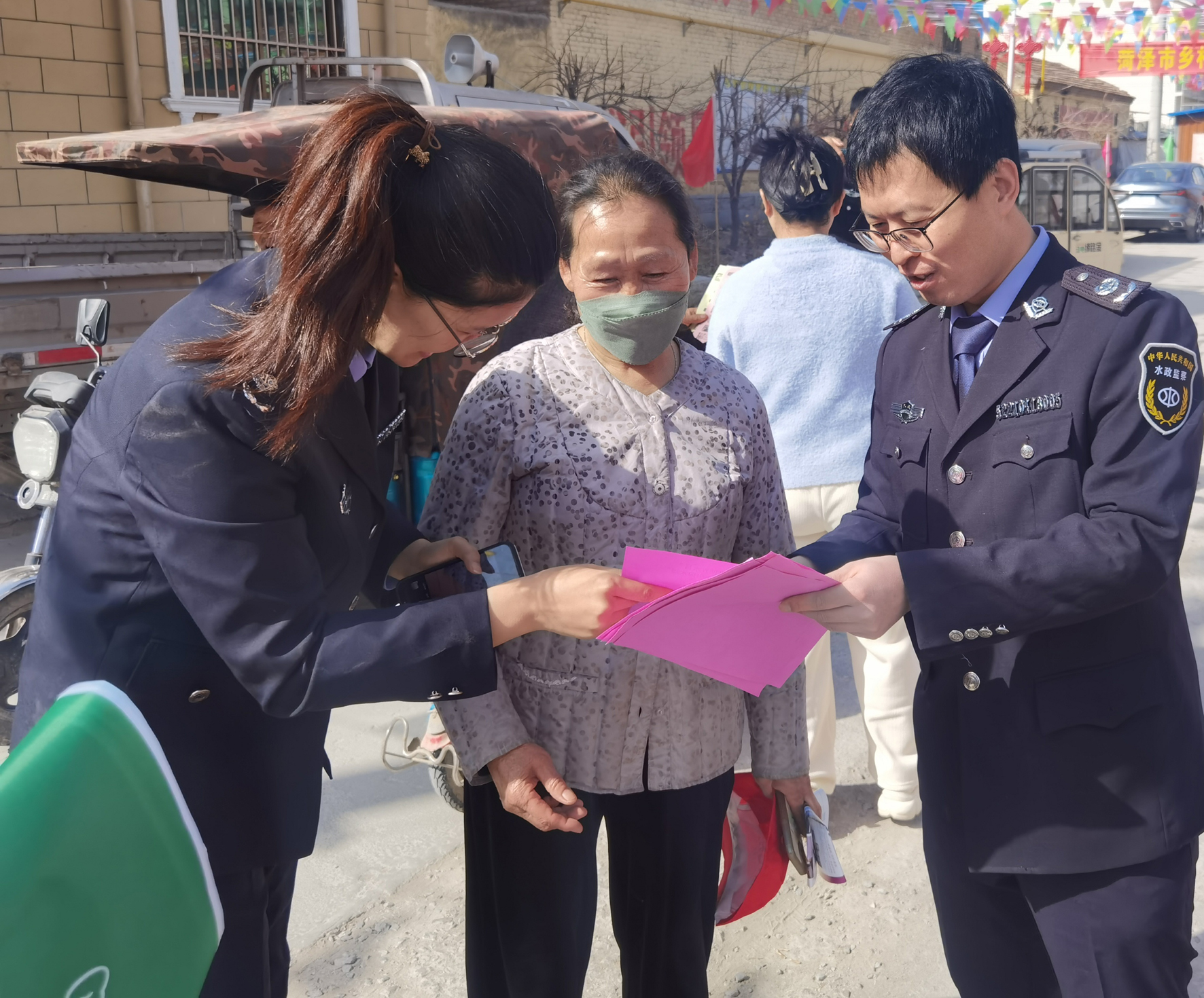 體驗(yàn)民俗文化 共赴法治之旅